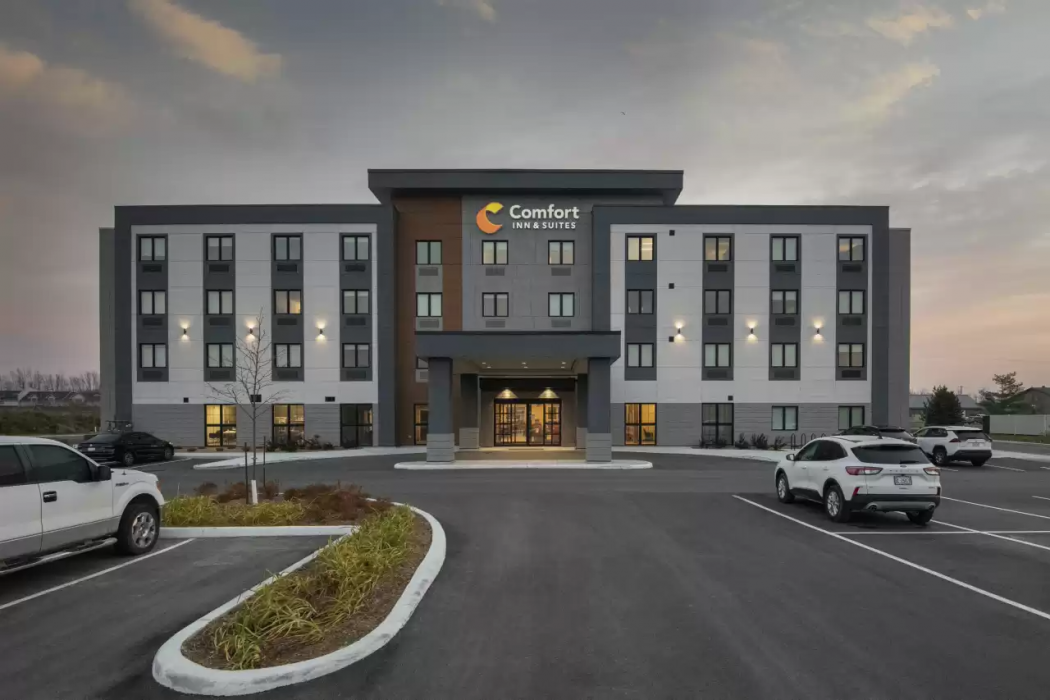 Comfort Inn and Suites Carleton Place ON 1/33