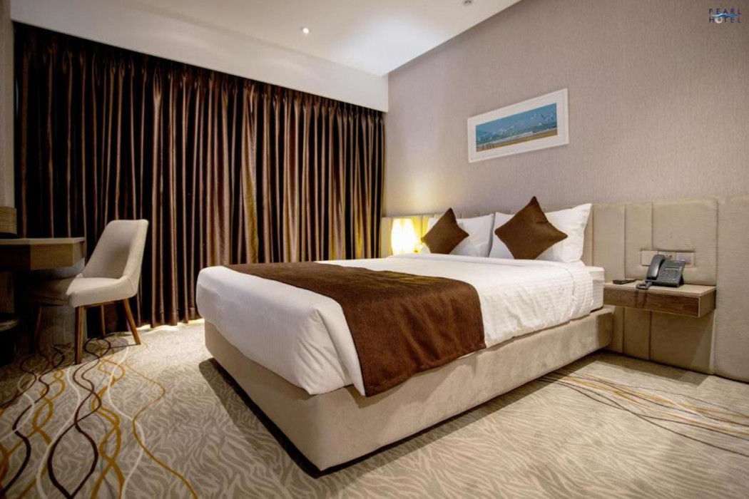 Pearl Hotel 13/43