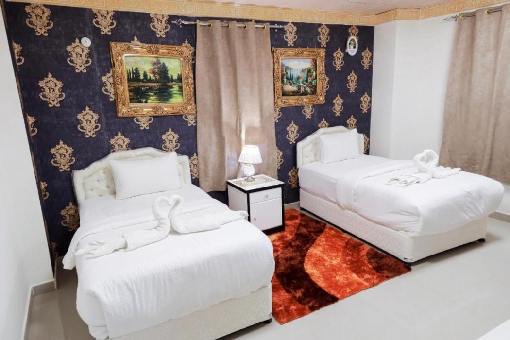Capital O 141 Golden Rays Hotel 11/32
