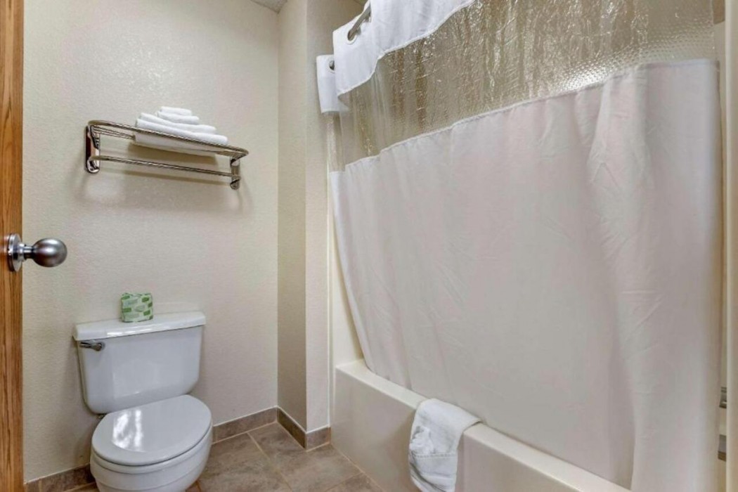 Quality Inn Creston 10/24