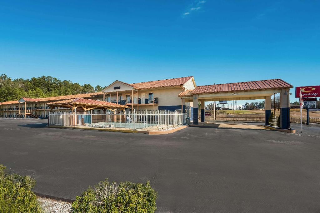 Econo Lodge Selmer, TN 1/37