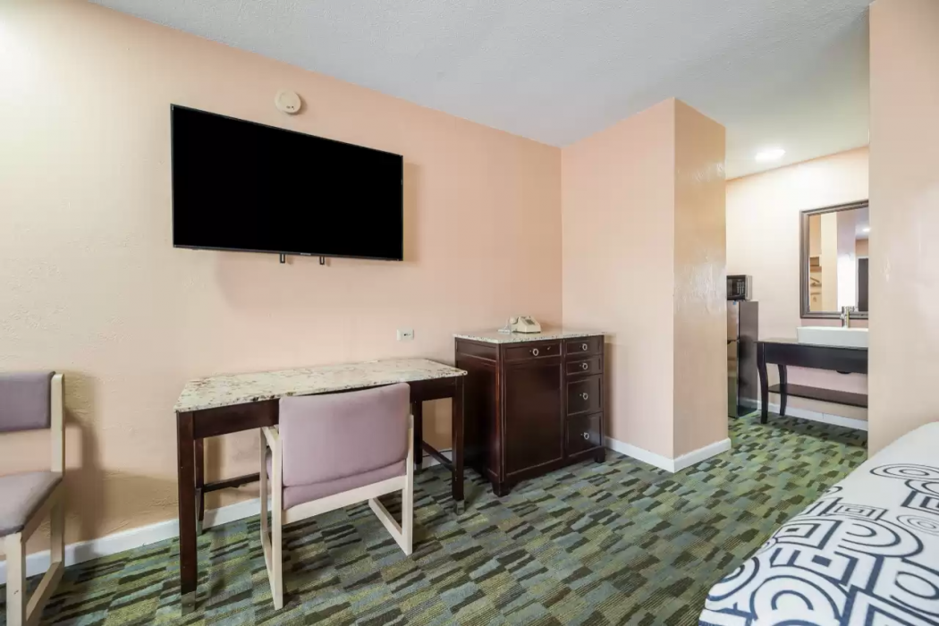Rodeway Inn Modesto near Downtown CA 9/24