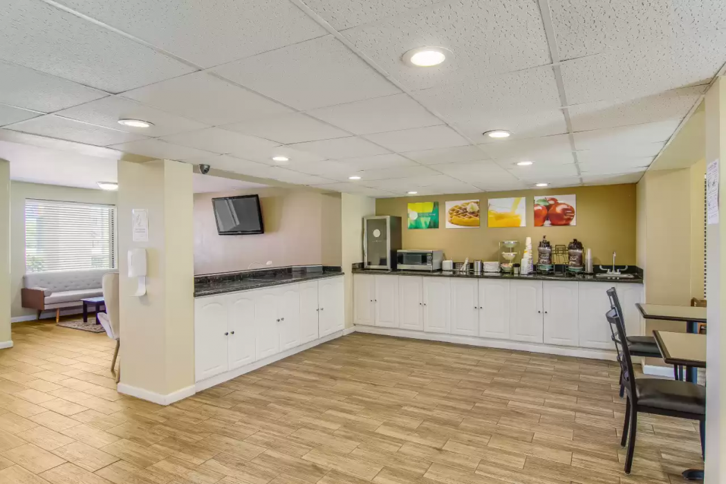 Suburban Studios Hotel Kingsland Near I-95 18/33
