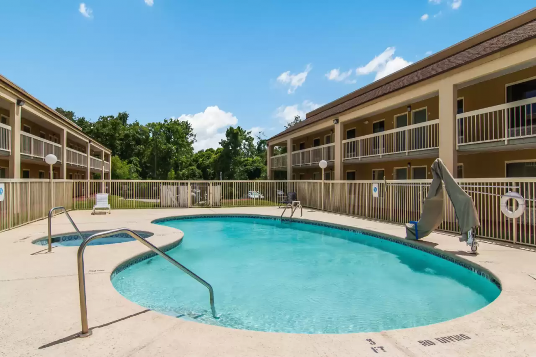 Suburban Studios Hotel Kingsland Near I-95 20/33