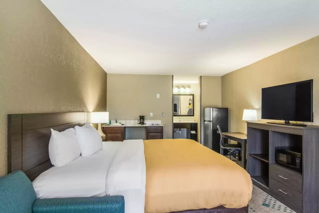Suburban Studios Hotel Kingsland Near I-95 12/33