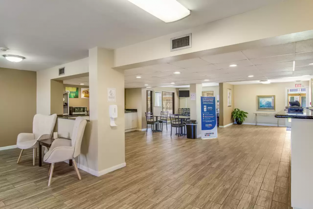 Suburban Studios Hotel Kingsland Near I-95 4/33