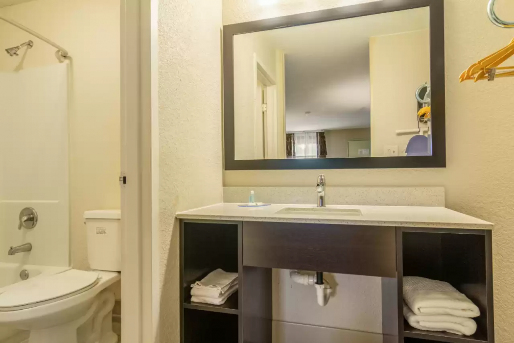 Suburban Studios Hotel Kingsland Near I-95 10/33