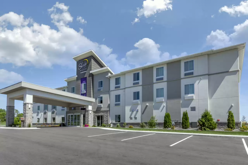 Sleep Inn and Suites Lancaster-Platteville 1/22