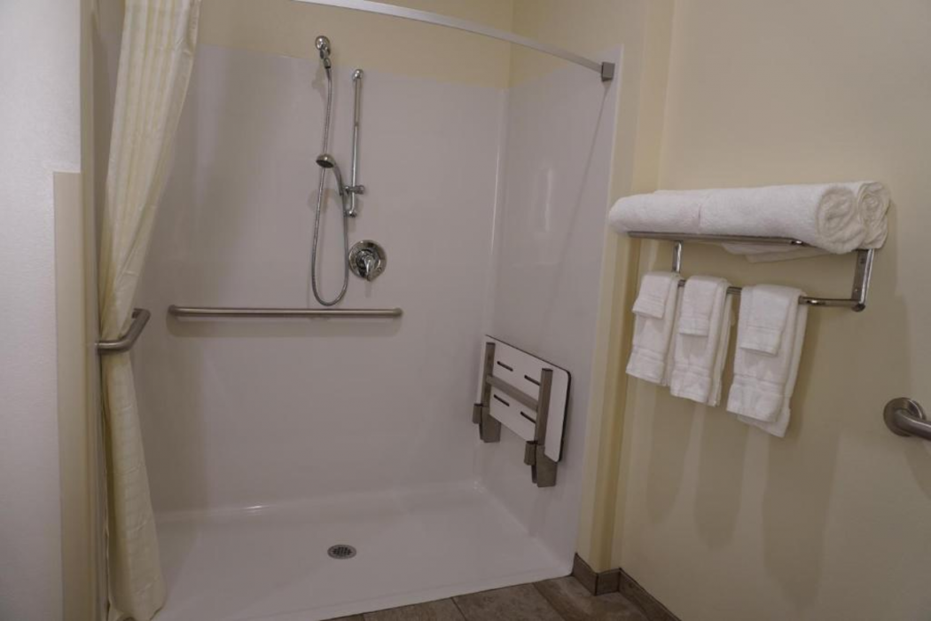 Comfort Inn & Suites Medina NY near Erie Canal 14/23