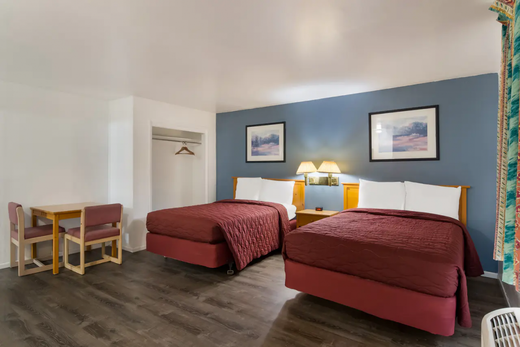 Rodeway Inn & Suites Sidney Historic Downtown I-80 10/25