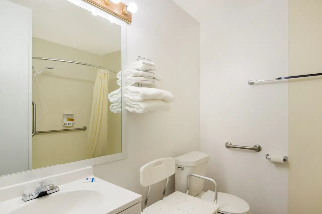 Rodeway Inn & Suites Sidney Historic Downtown I-80 12/25