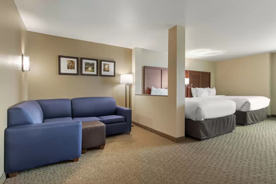 Comfort Inn & Suites Euless DFW West 8/45