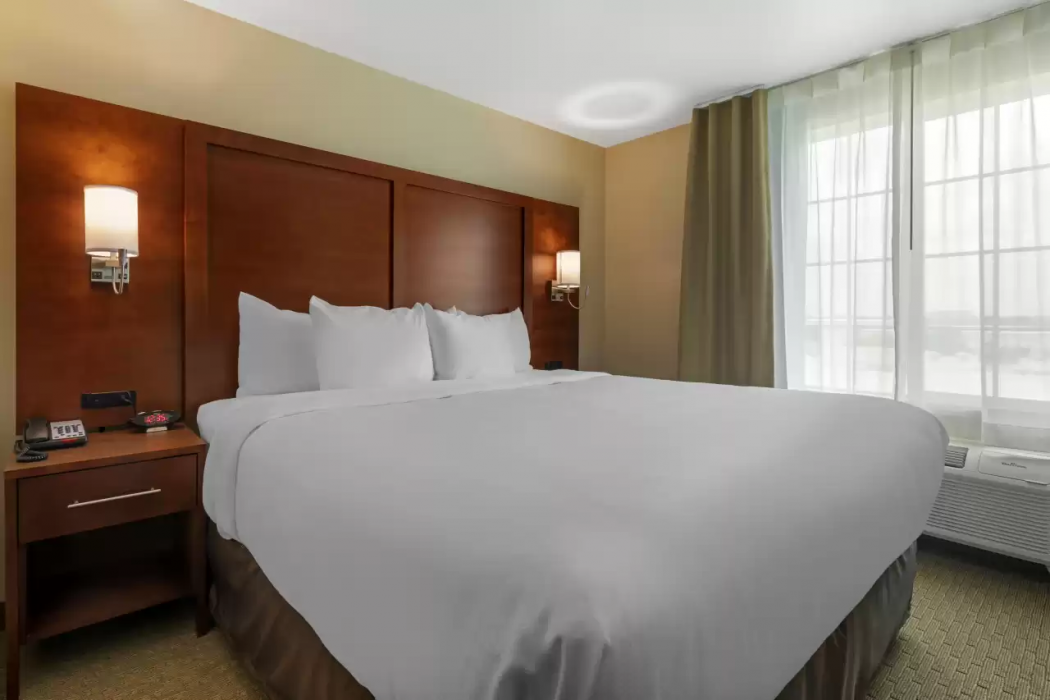 Comfort Inn & Suites Euless DFW West 15/45