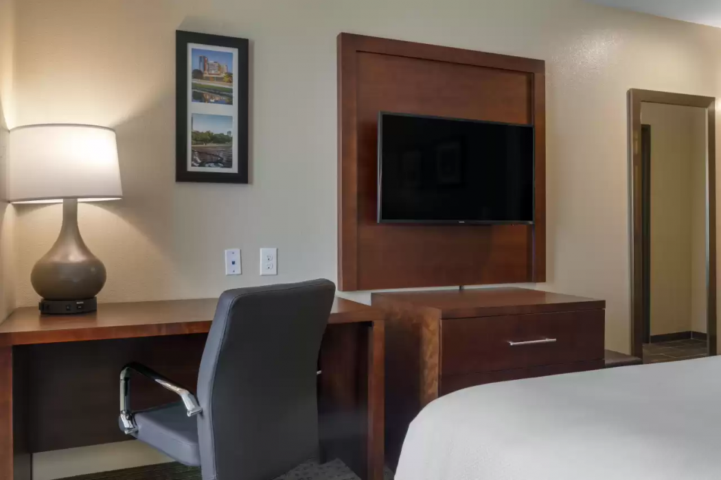 Comfort Inn & Suites Euless DFW West 16/45