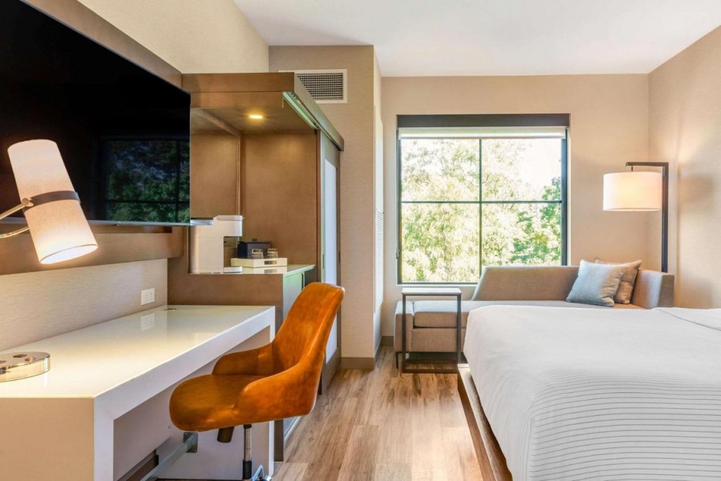 Cambria Hotel New Haven University Area 12/42