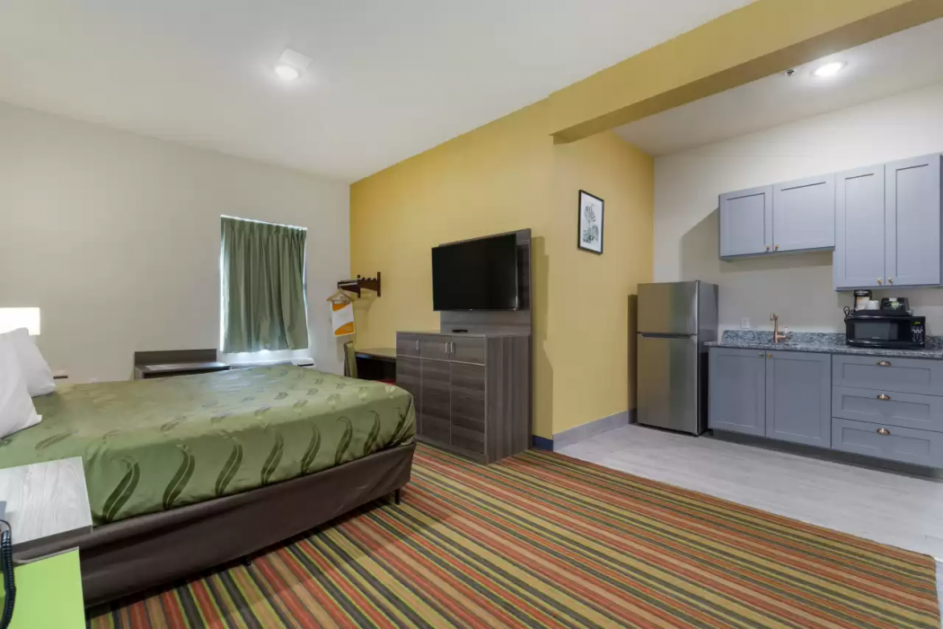 Quality Inn & Suites Elgin 16/37