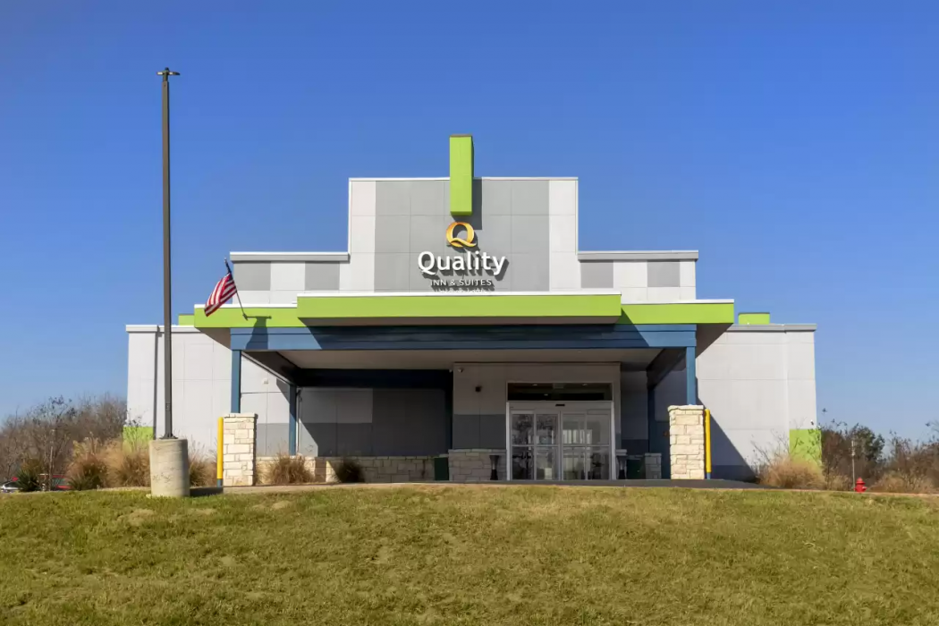 Quality Inn & Suites Elgin 3/37