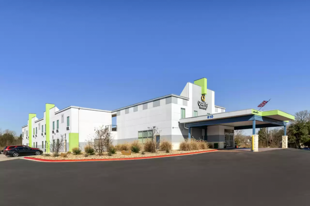 Quality Inn & Suites Elgin 1/37