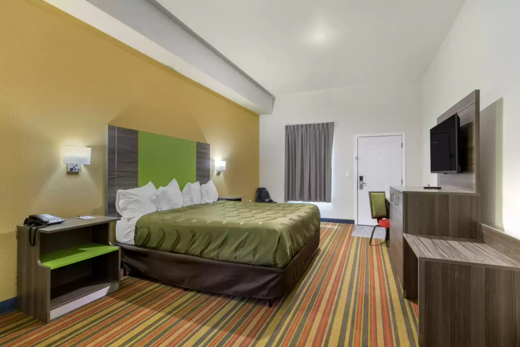 Quality Inn & Suites Elgin 18/37