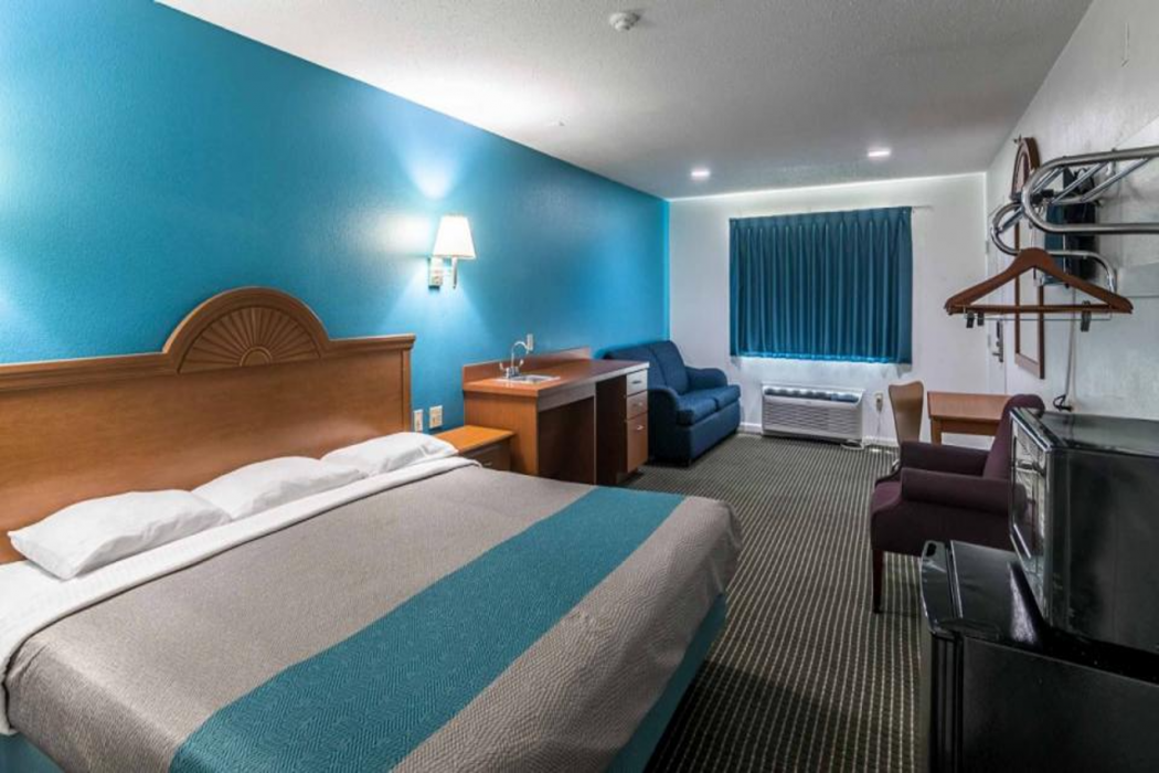 Motel6 Azle, TX 13/38