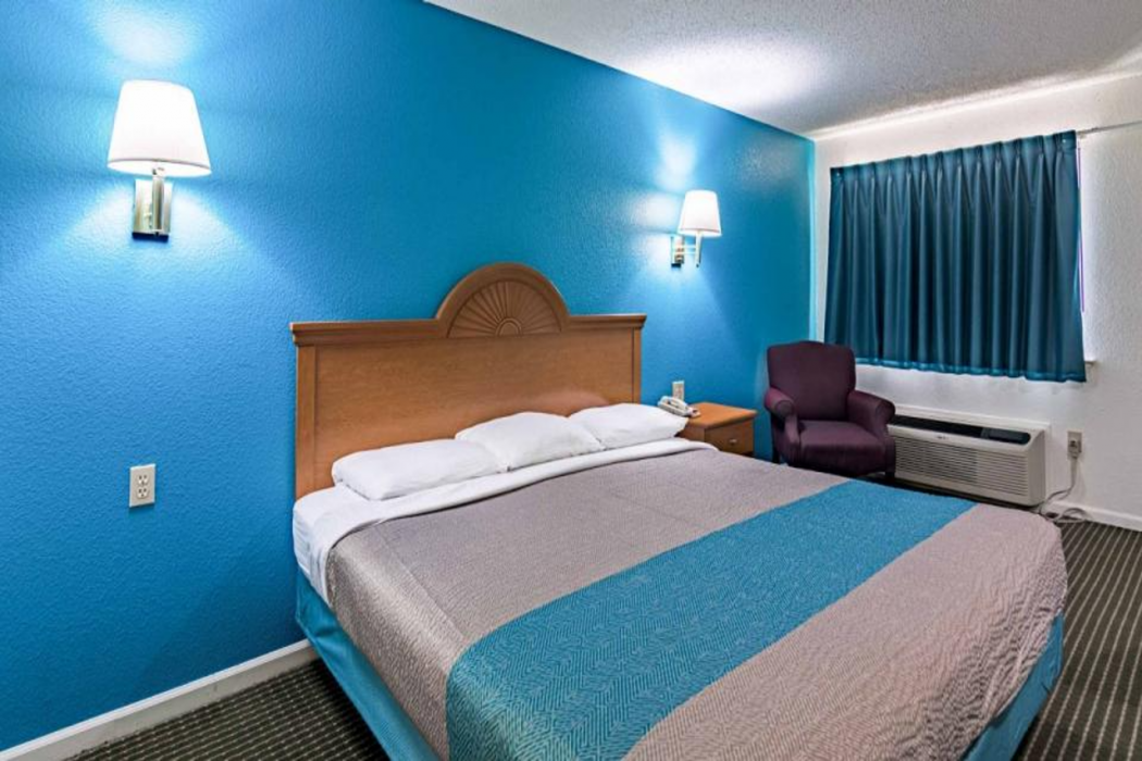 Motel6 Azle, TX 7/38