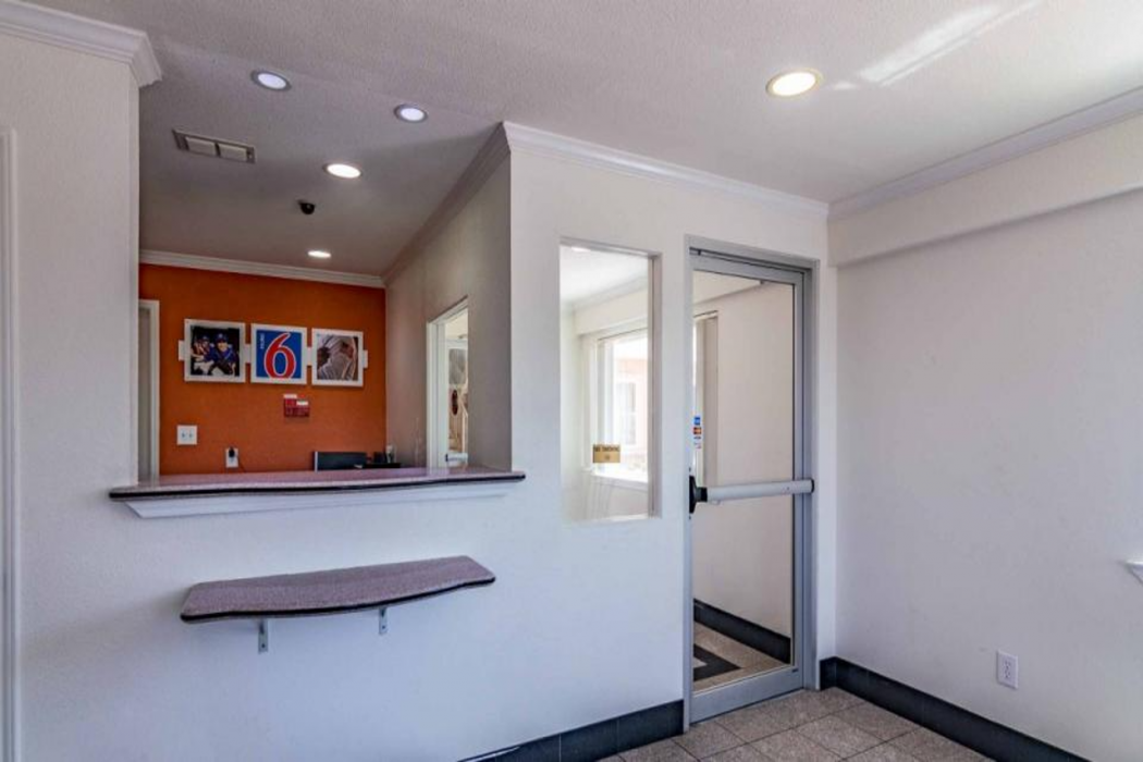 Motel6 Azle, TX 24/38