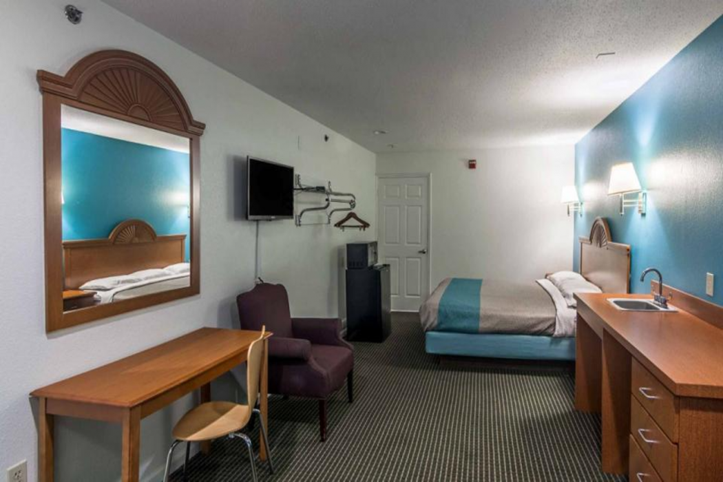Motel6 Azle, TX 11/38