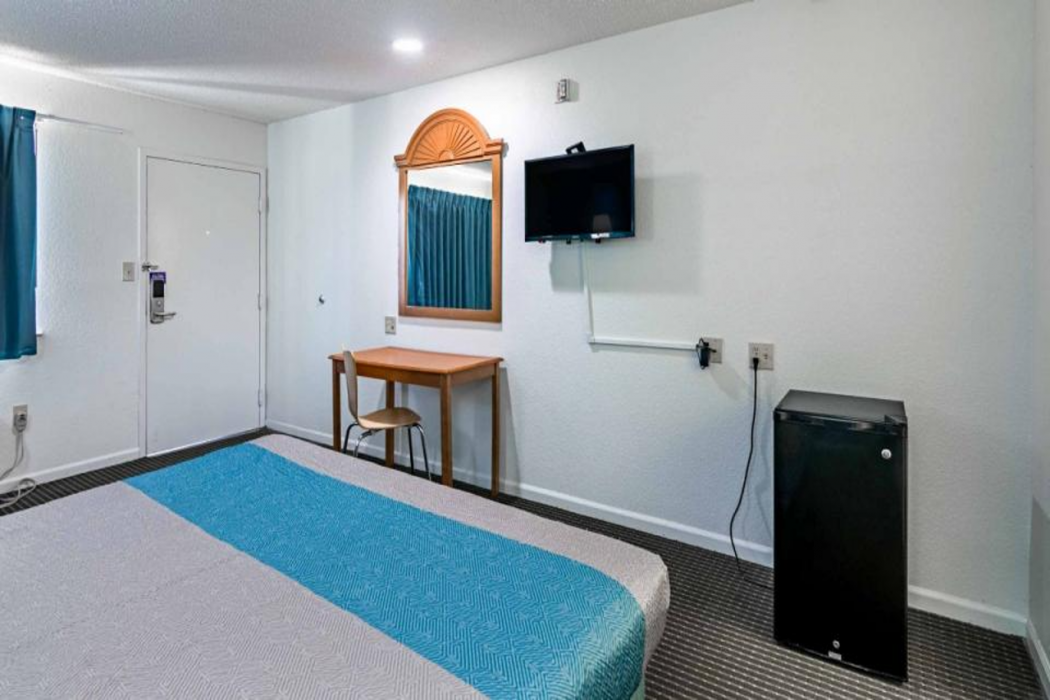 Motel6 Azle, TX 9/38