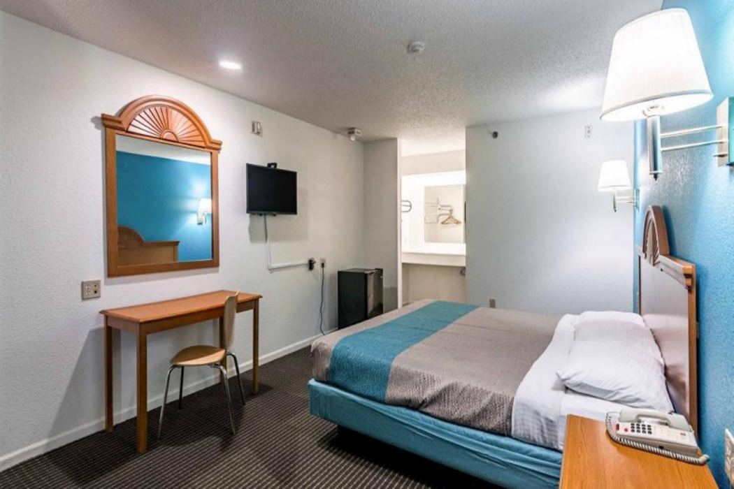 Motel6 Azle, TX 6/38