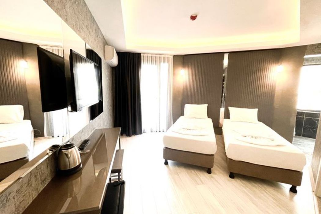 Emilia Hotel 19/88