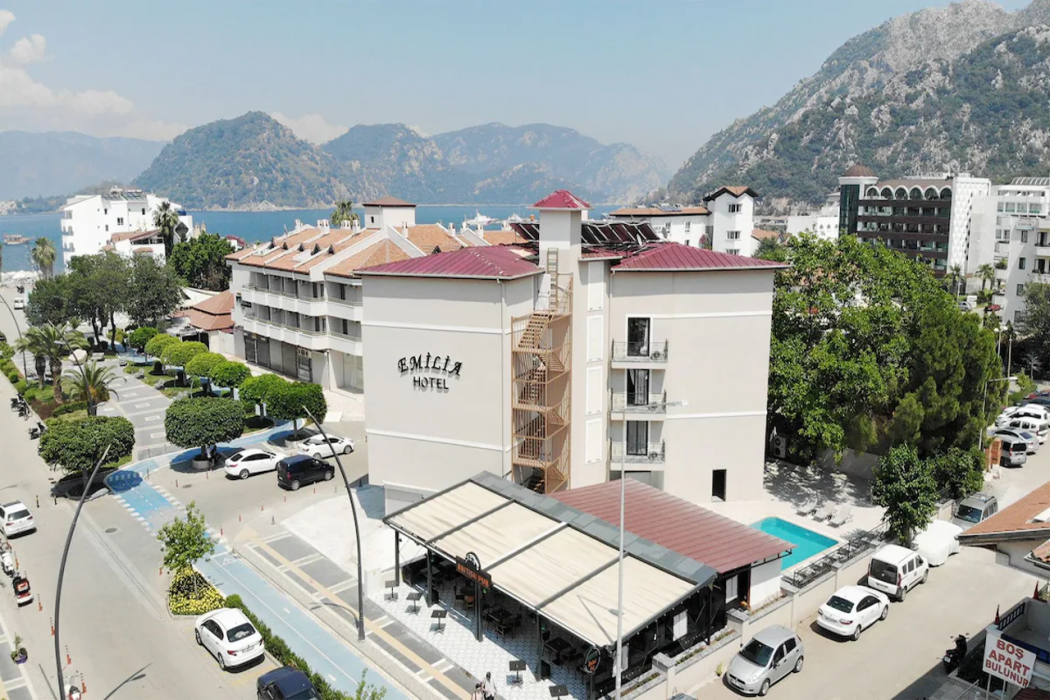 Emilia Hotel 3/88
