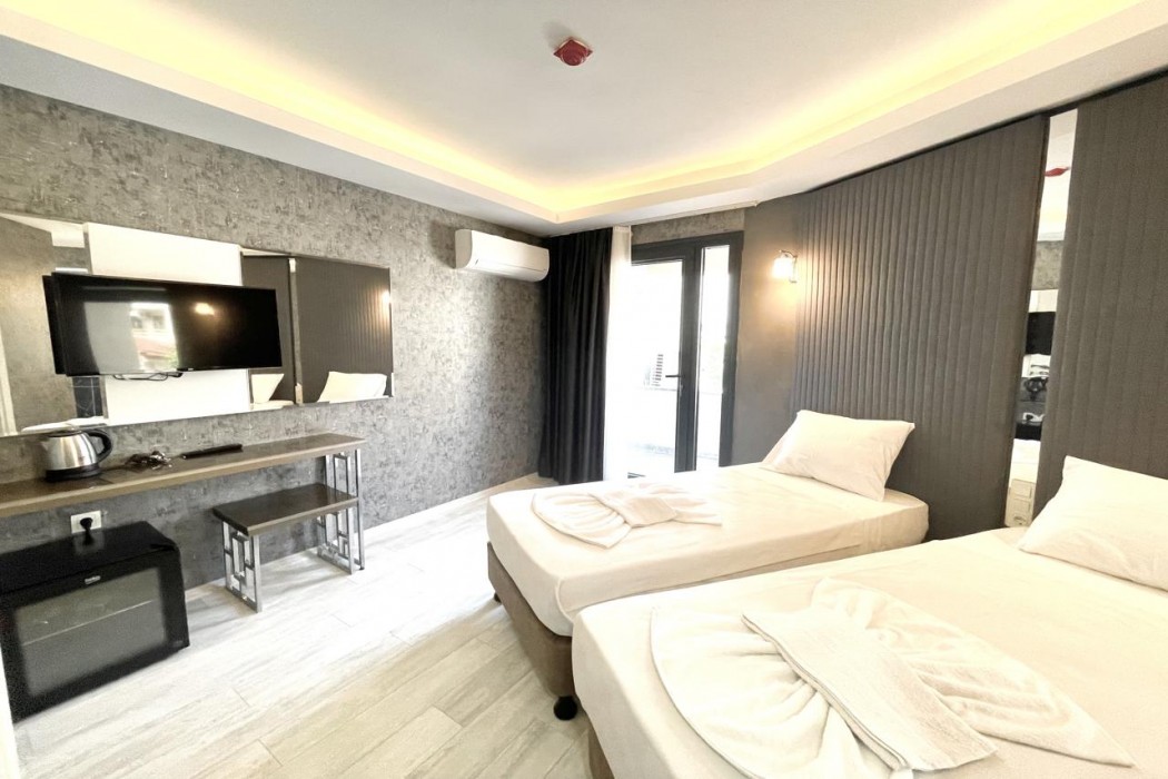 Emilia Hotel 16/88