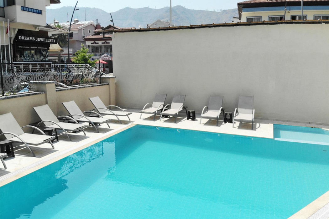 Emilia Hotel 61/88