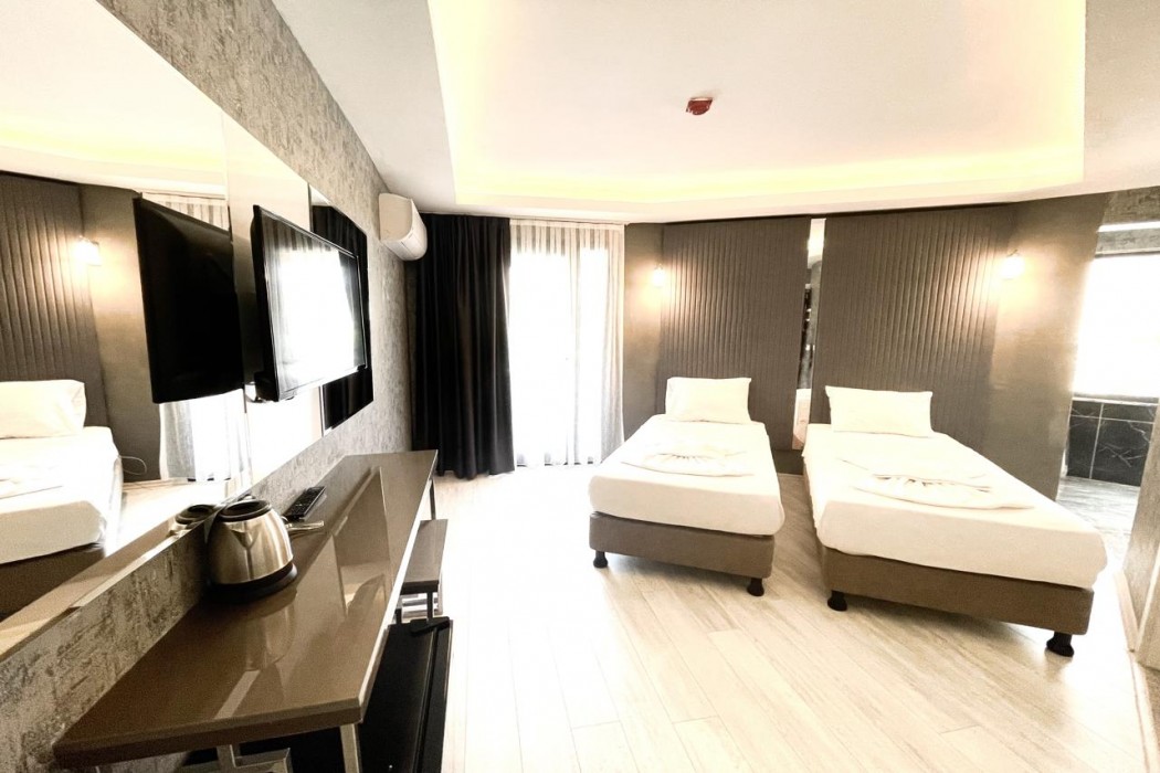 Emilia Hotel 26/88