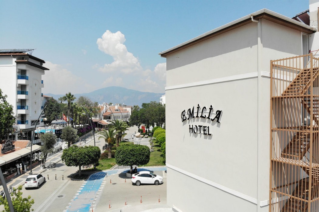 Emilia Hotel 7/88