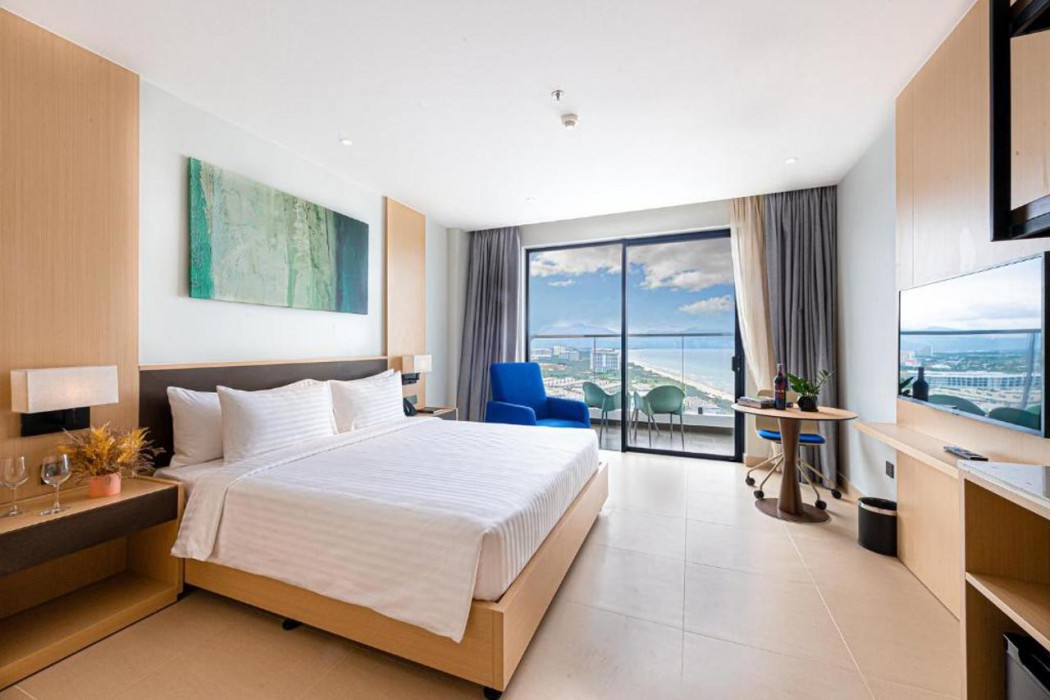 The Empyrean Cam Ranh Beach Resort 12/57