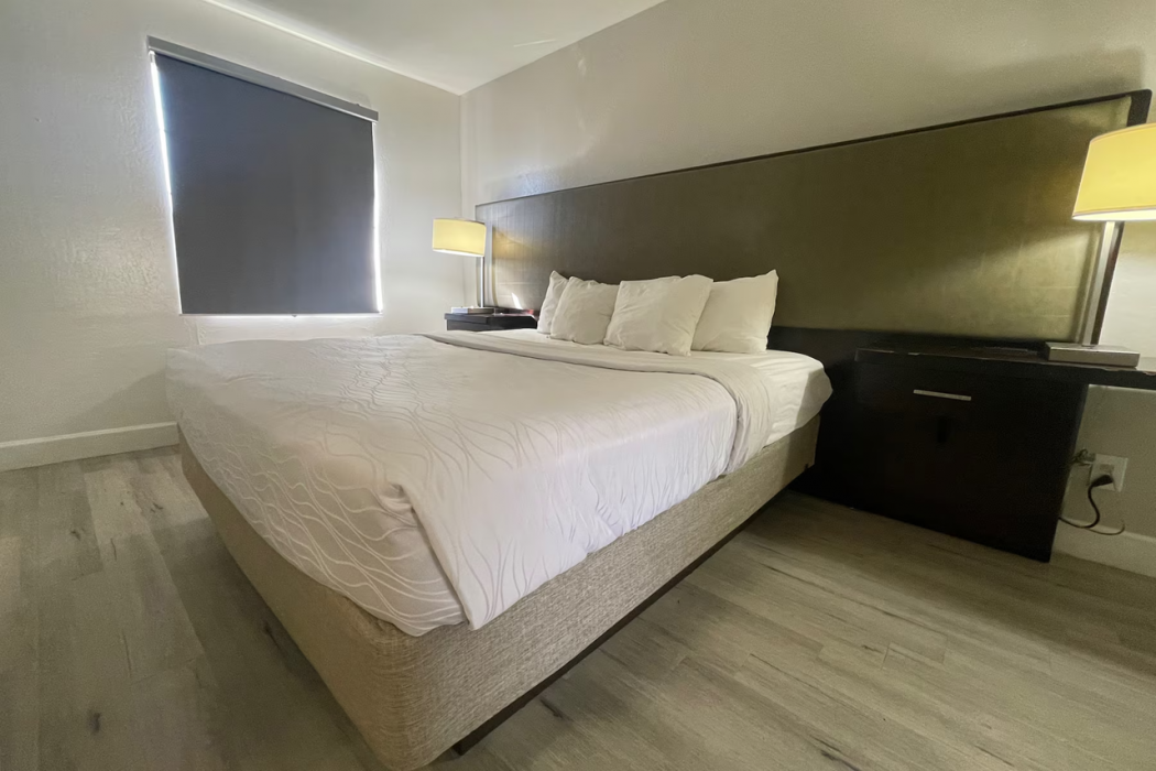 Baymont Inn & Suites by Wyndham Tempe University/Phoenix 8/29