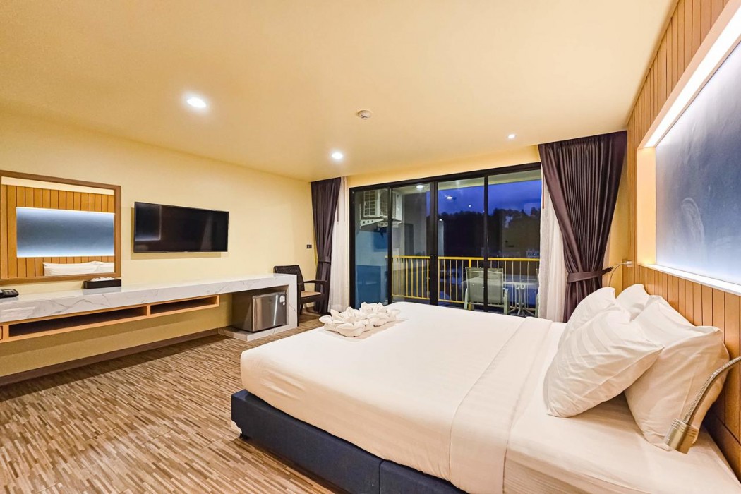 Dome Kata Resort 28/76