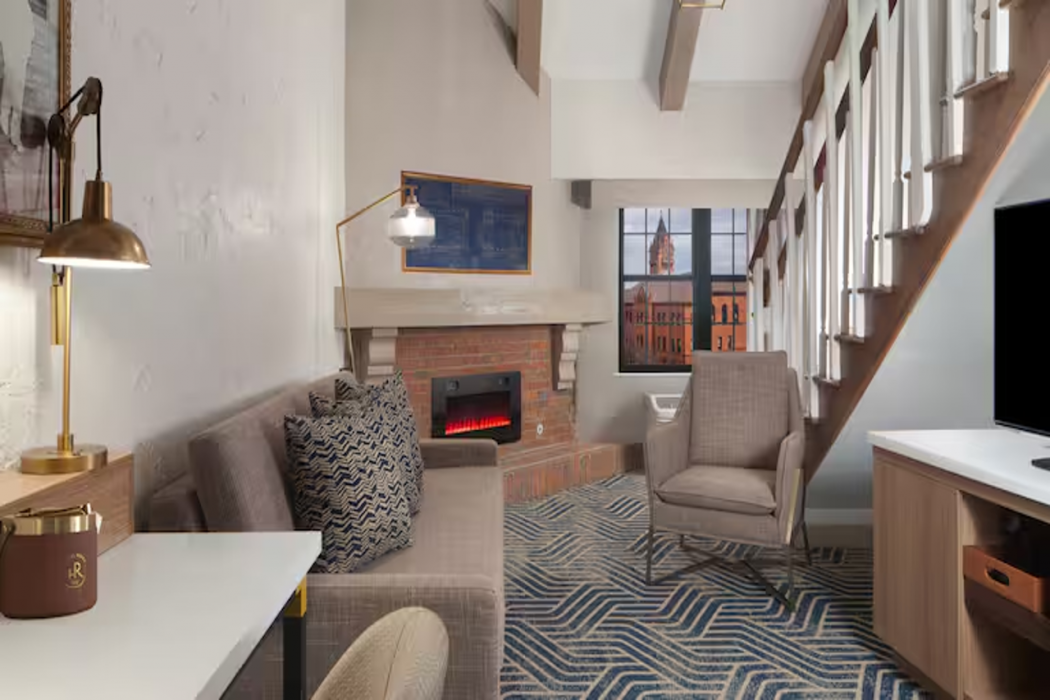 Hotel Royer Urbana Champaign, Tapestry Collection by Hilton 8/38