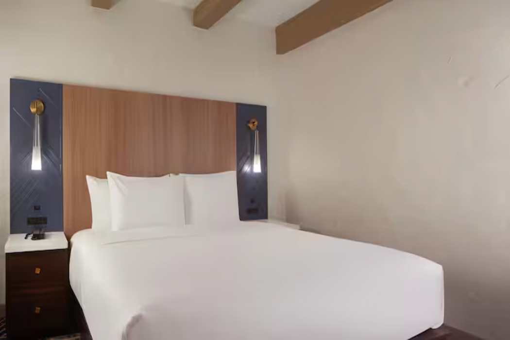 Hotel Royer Urbana Champaign, Tapestry Collection by Hilton 10/38