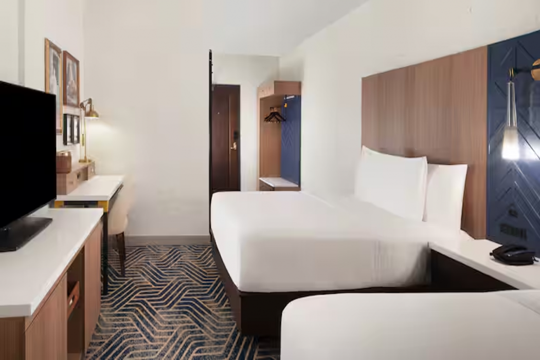 Hotel Royer Urbana Champaign, Tapestry Collection by Hilton 9/38