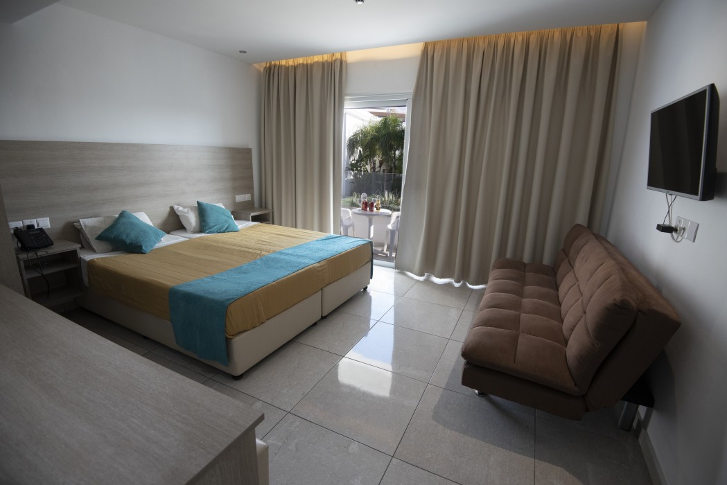 Milea Hotel 37/83