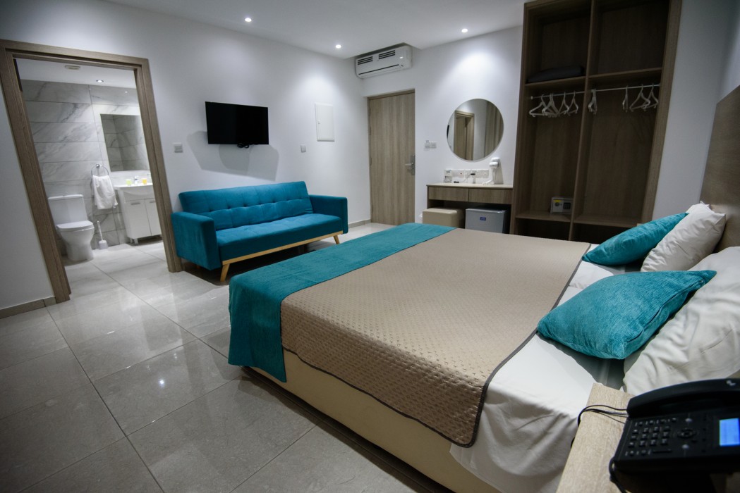 Milea Hotel 26/83