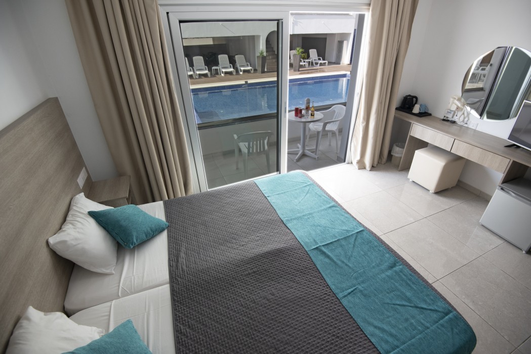 Milea Hotel 30/83
