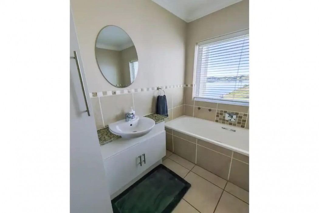 Water Views Apartment 7/10