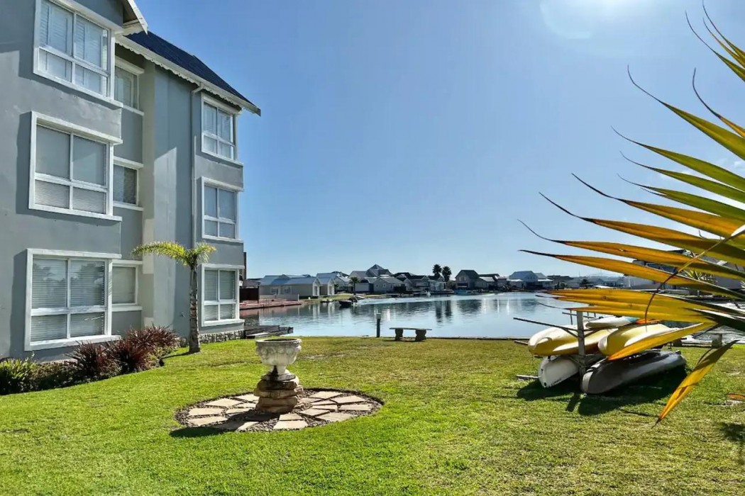 Water Views Apartment 3/10