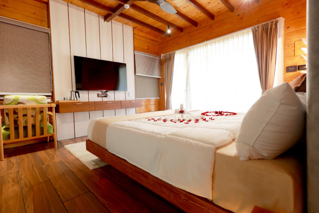 Wooden ECR Sea Resort 13/59