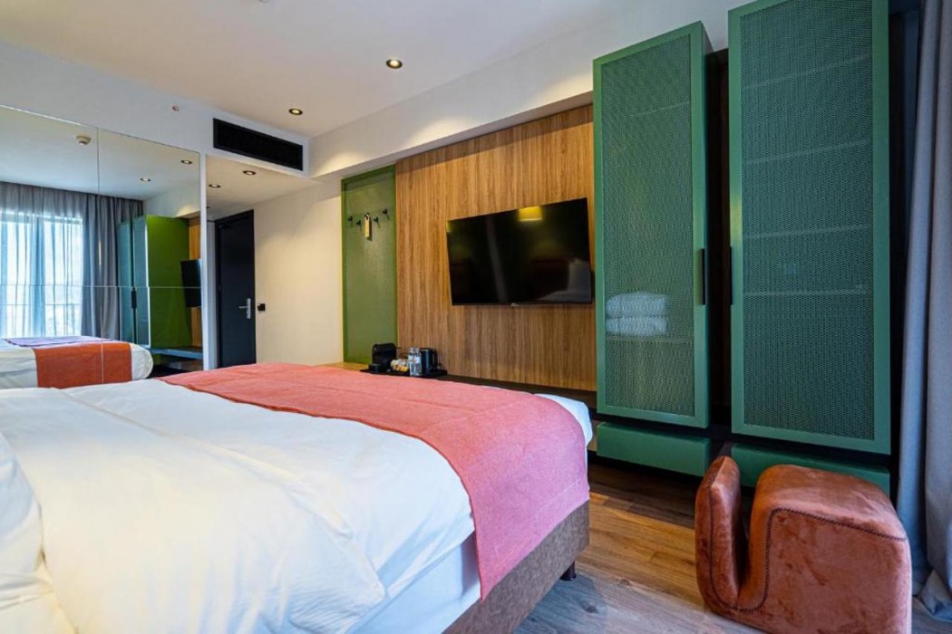 Hotel 21, Tbilisi 12/57