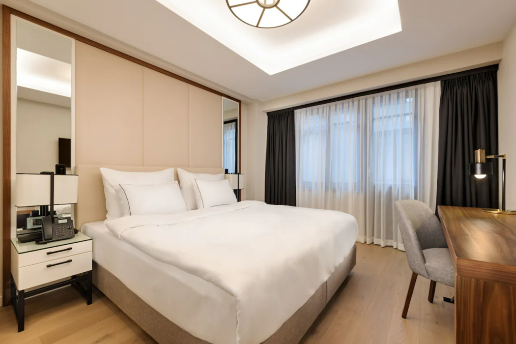 Gleam Collection Hotel 12/62