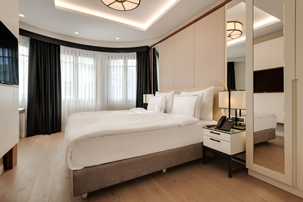 Gleam Collection Hotel 10/62